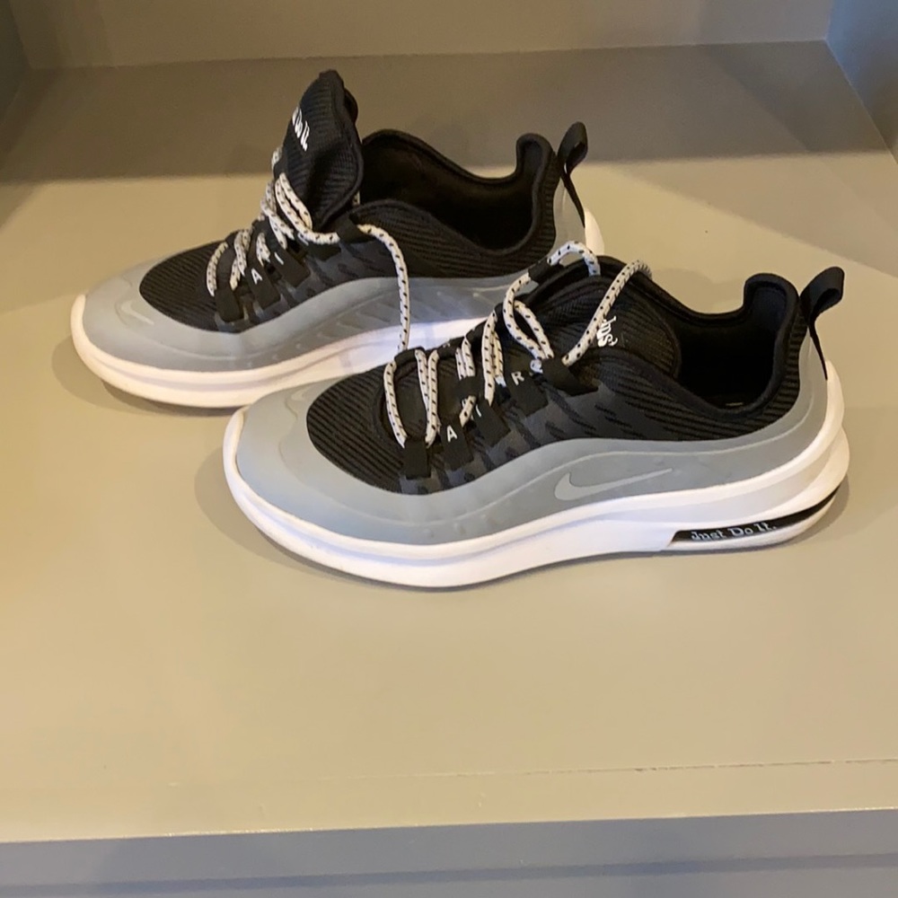 Nike Air Max Axis Black Grey White Sneaker - 7